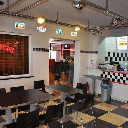 Hotel Orlik Płońsk エクステリア 写真