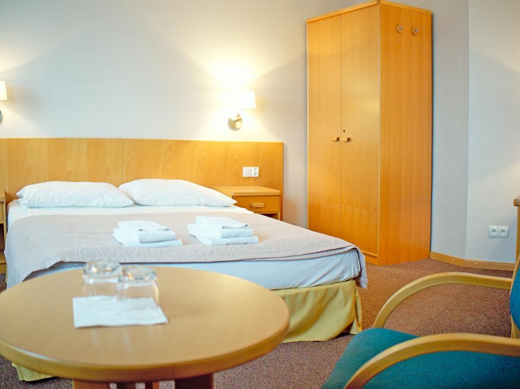 Hotel Orlik Płońsk エクステリア 写真
