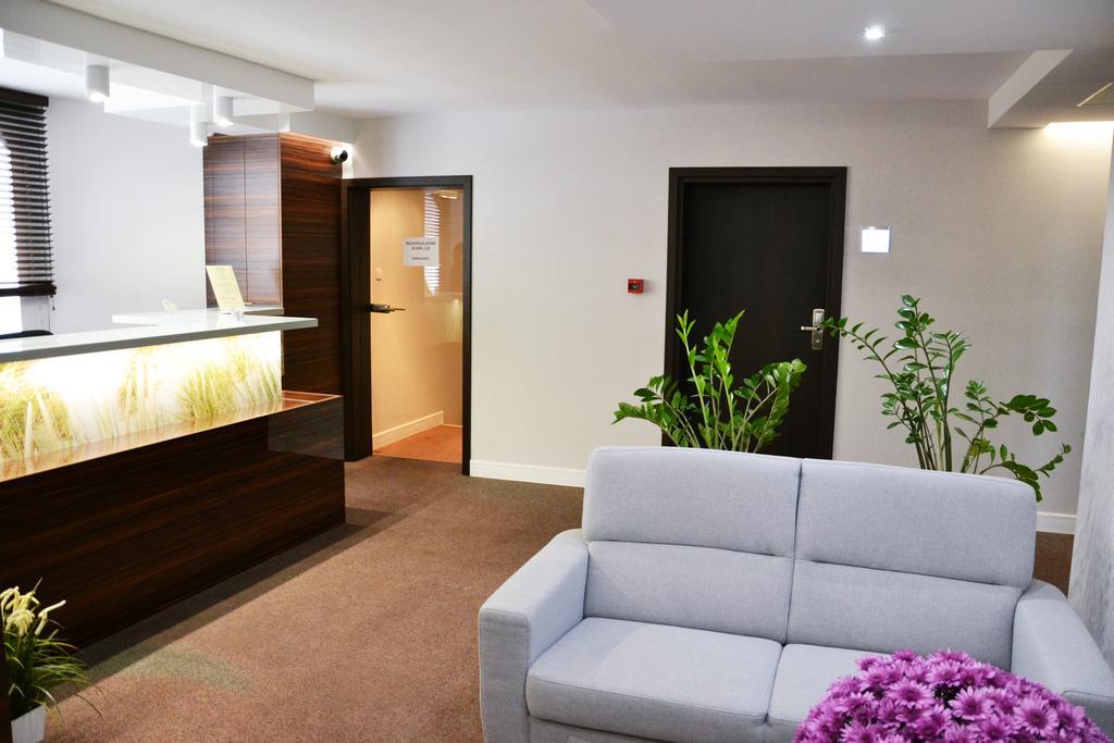 Hotel Orlik Płońsk エクステリア 写真